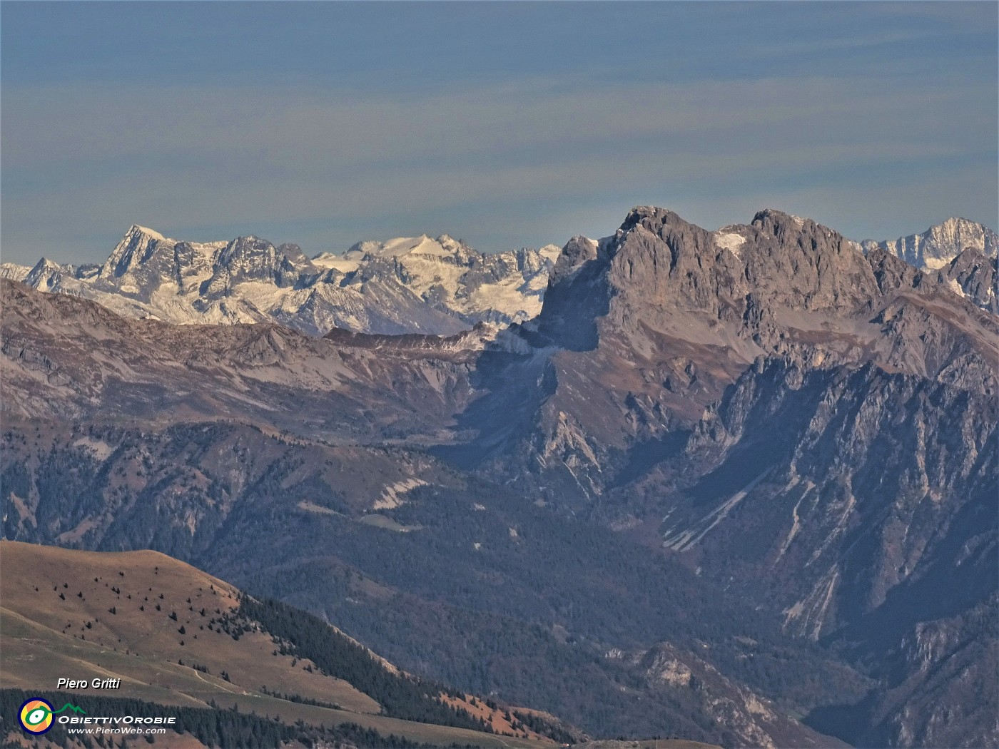 49 Zoom verso Presolana ed Adamello.JPG